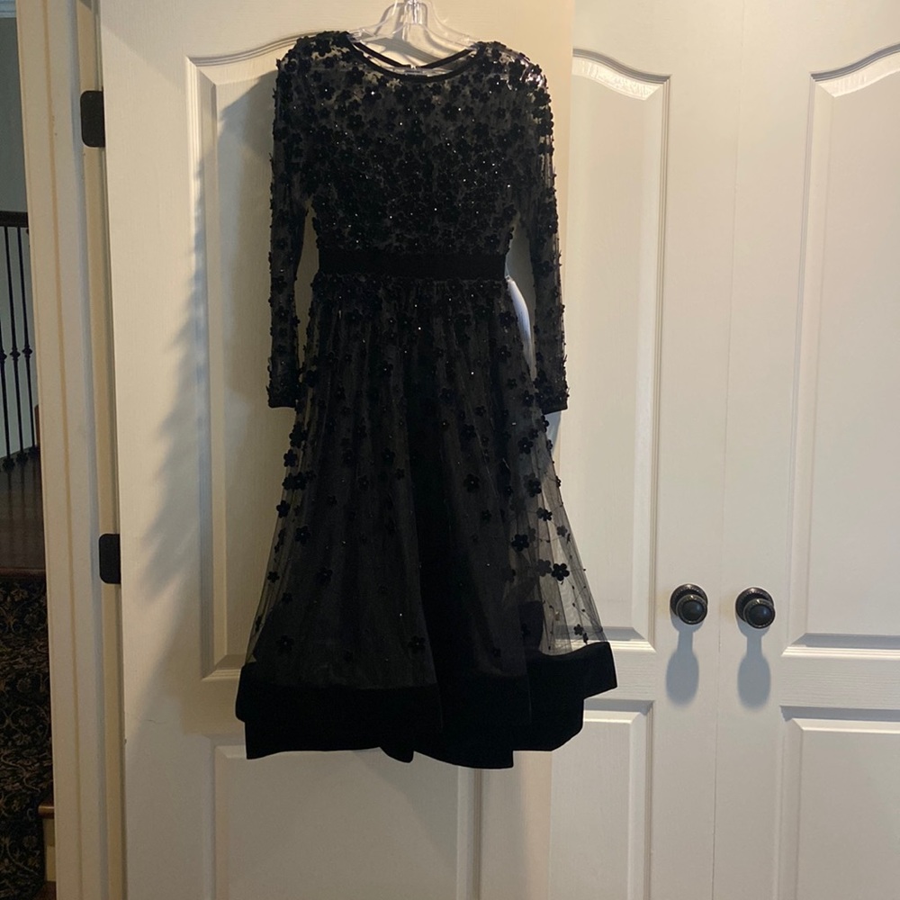 Mac Duggal- Elegant Velvet Floral Cocktail Dress